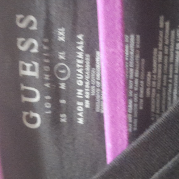 🌺GUESS SHORT SLEEVE Tee - Picture 3 of 4